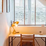 Spacious Flat With Free Parking Апартаменты