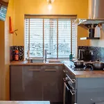 Апартаменты Spacious Flat With Free Parking Харрогейт