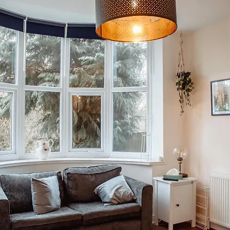 Spacious Flat With Free Parking