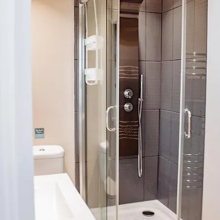 Apartament Spacious Flat With Free Parking