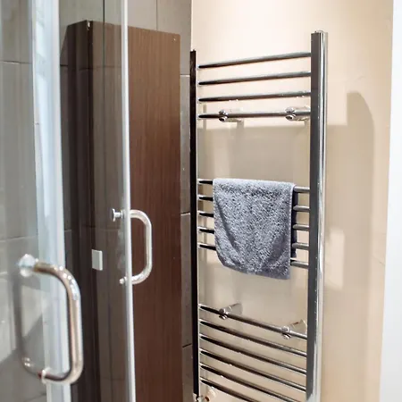 Apartament Spacious Flat With Free Parking *