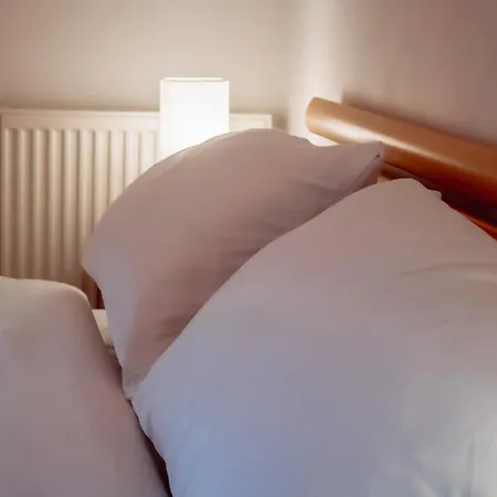 Spacious Flat With Free Parking *