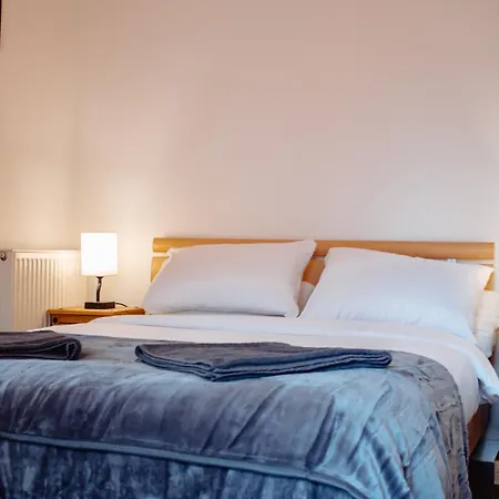 Spacious Flat With Free Parking Apartman