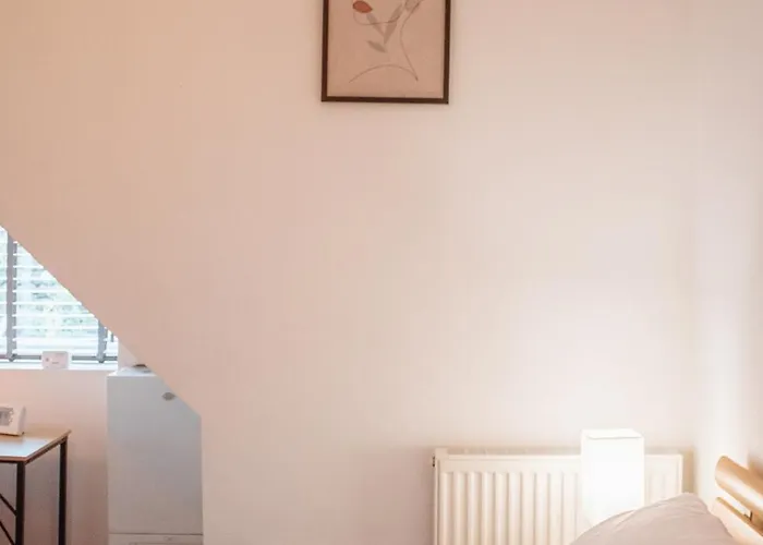 Spacious Flat With Free Parking *