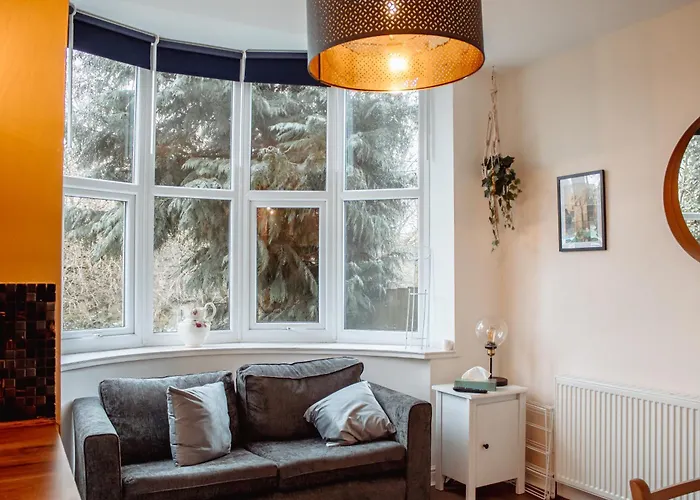 Spacious Flat With Free Parking