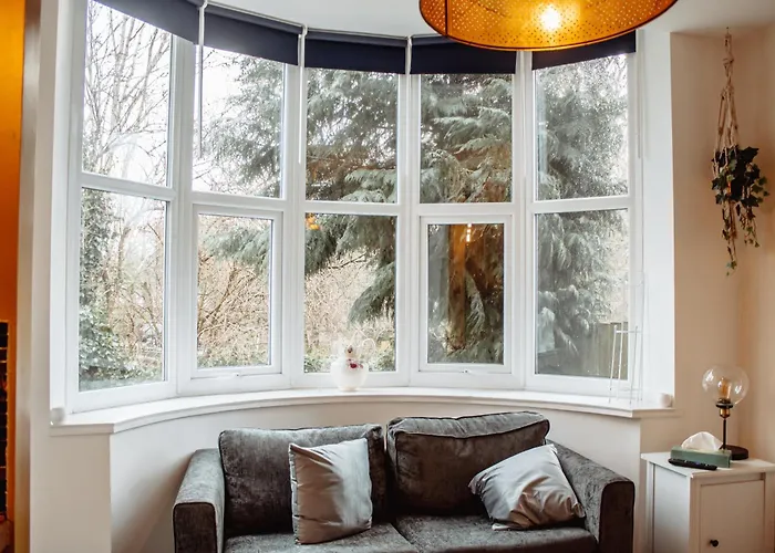 Spacious Flat With Free Parking Apartment *