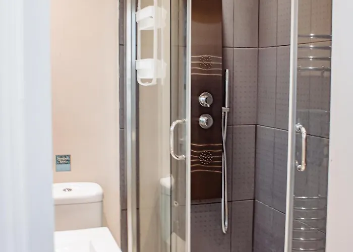 Apartman Spacious Flat With Free Parking